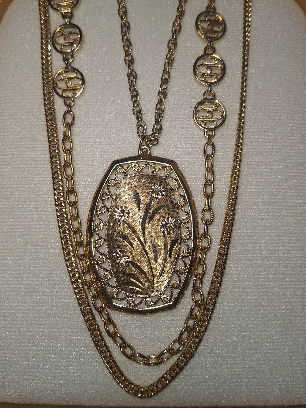 Vintage 60s Gold-Tone Floral Pendant Multi-strand Necklace